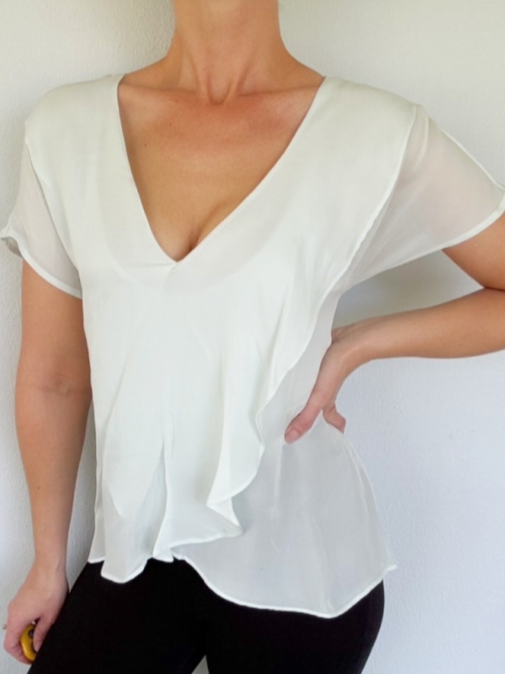 HD in Paris pale blue silk ruffle v-neck short sleeve blouse size large